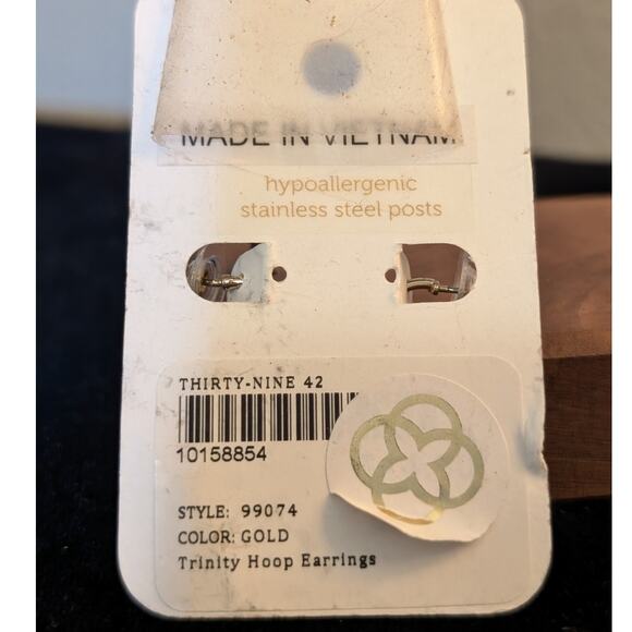 Evereve Hypoallergenic Stainless Steel 1/4" Gold Tone Trinity Hoop Earrings NWT - Picture 2 of 4